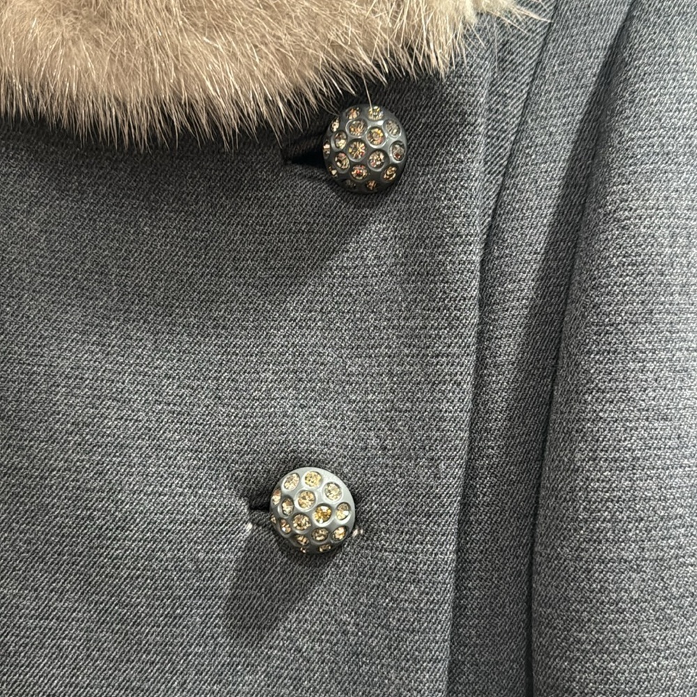 Vintage 1950’s grey wool & fur coat w/ rhinestone buttons SZ M. - Picture 3 of 8